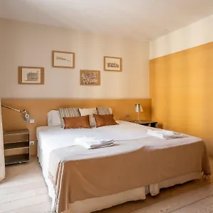 Classy 3bed 3bath In Eixample Apartment